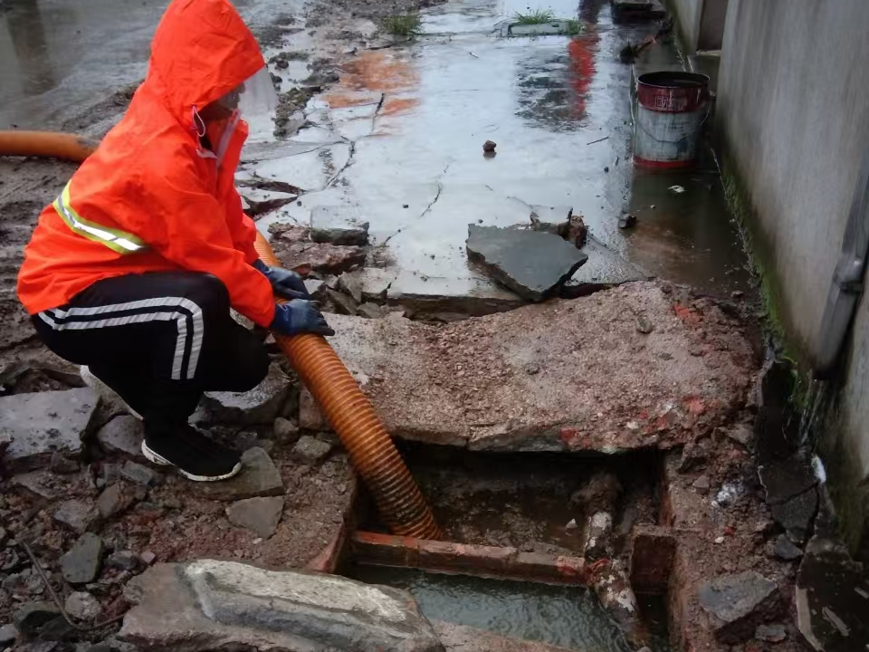 榆社专业清理污水池 炜誉市政以规范流程守护城市 “肠道”