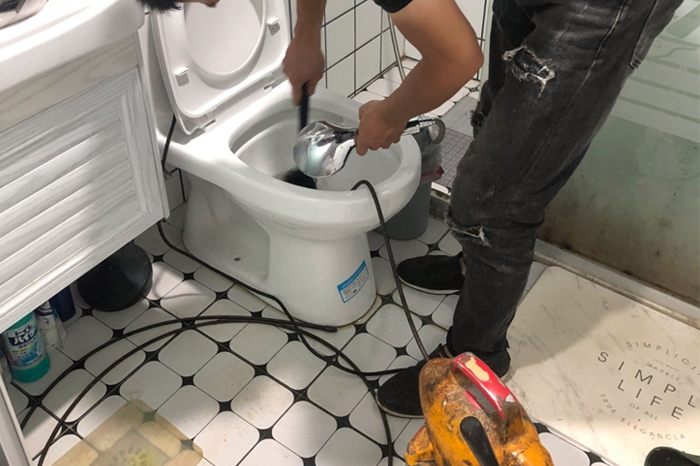 榆社马桶堵塞自己疏通还是找师傅？专业上门服务让你省时更省心